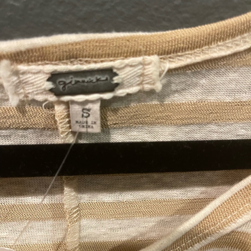 Gimmicks by BKE Beige and Black Patterned Long Sleeve Top - Picture 2 of 4